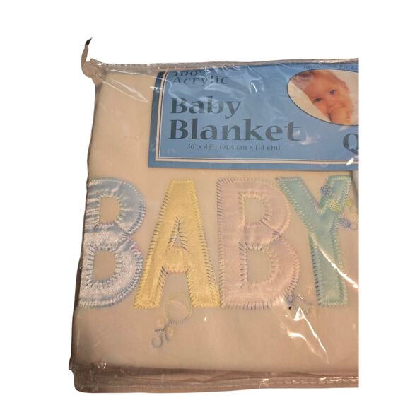 NIP Quiltex Vintage BABY Blanket with Satin Edge Trim 36" x 45" - Picture 2 of 8